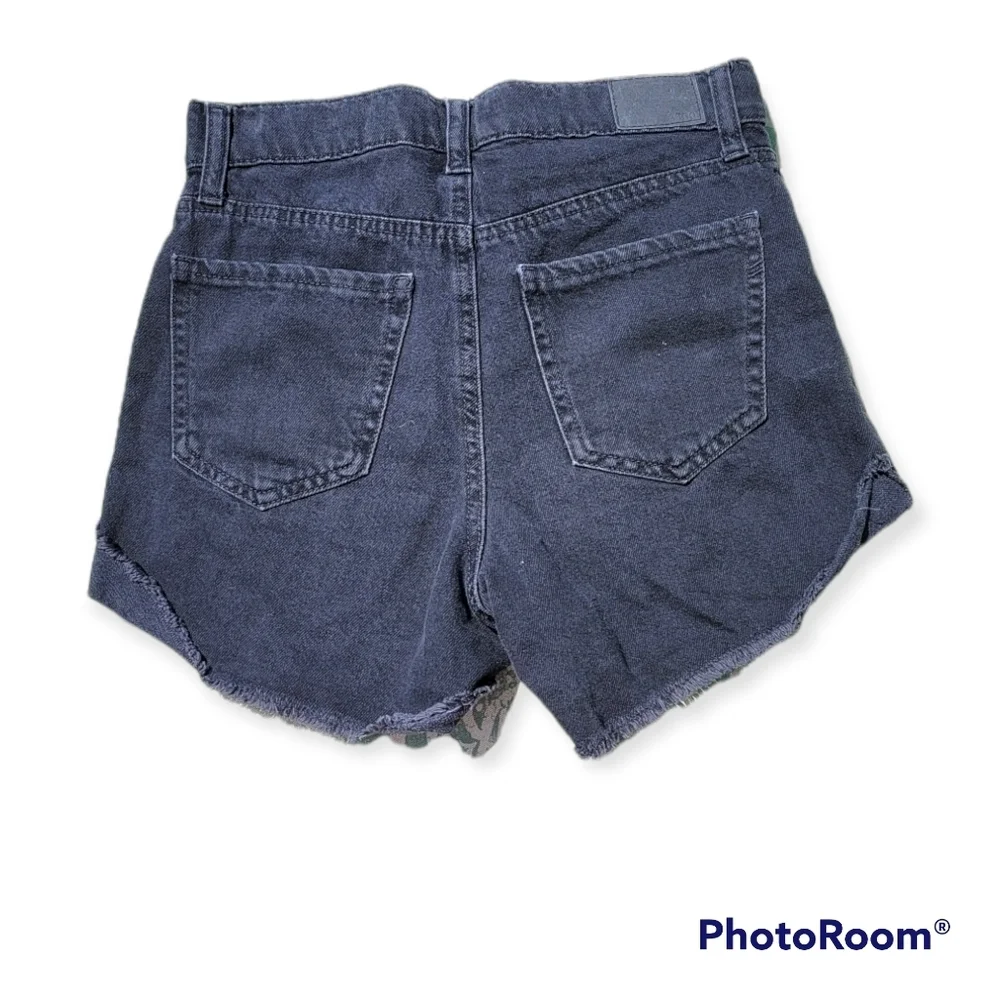 Aero mom short shorts womens 100% Cotton Size 00 Black. Waist 26 inches. Rise 10 - Picture 2 of 6